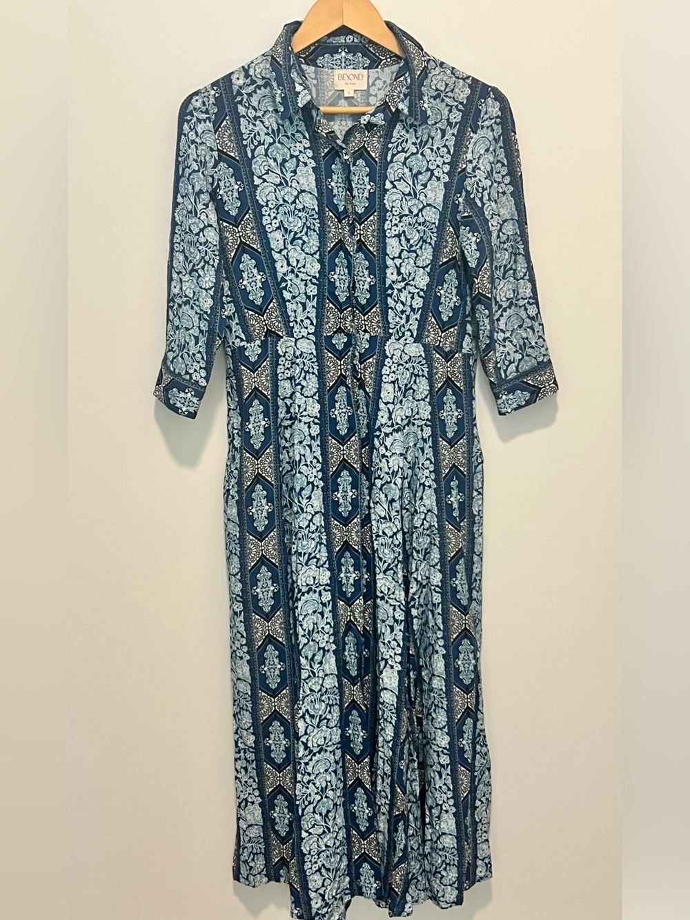 Beyond by Vera Blue Floral Maxi Dress Size Small